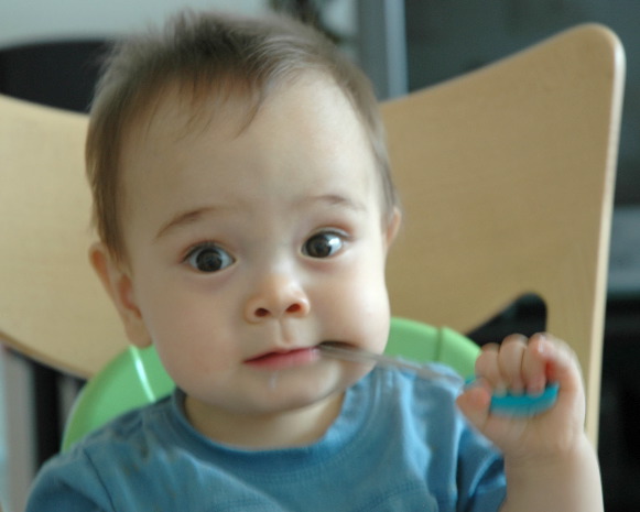 20040529-0139 Kyle with spoon