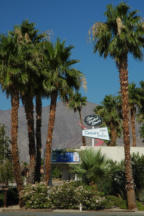 20040606-0627 Carlees sign