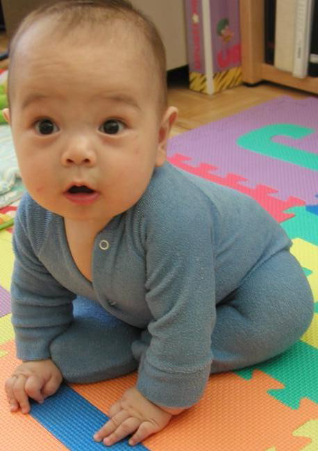 pb246602 Kyle sitting for the first time