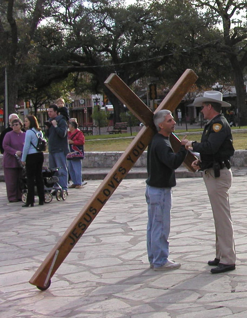 pc240131 Jesus Loves You at the Alamo