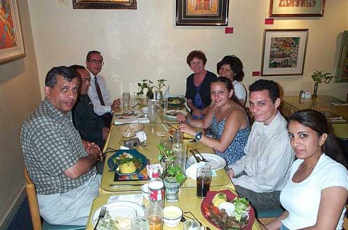 group_at_dinner01