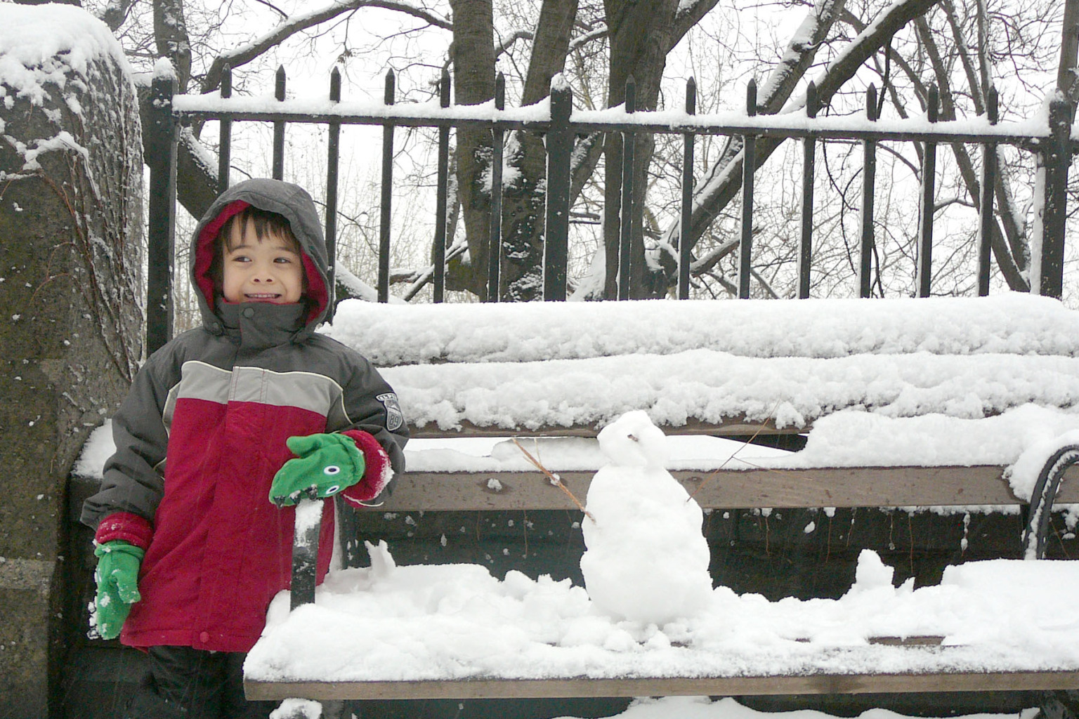 20081219-0535 Kyle and his Snowman