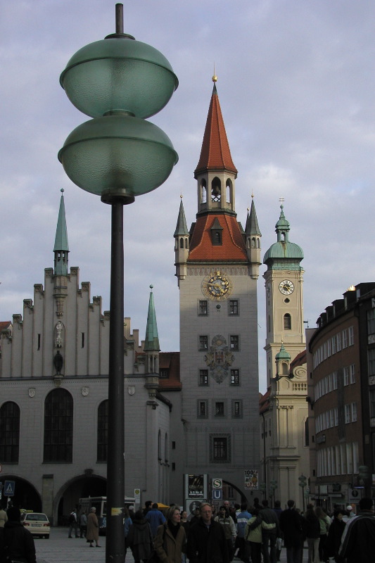 p3014716 Marienplatz Looking East