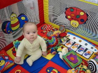 p2013704 Kyle in Playpen