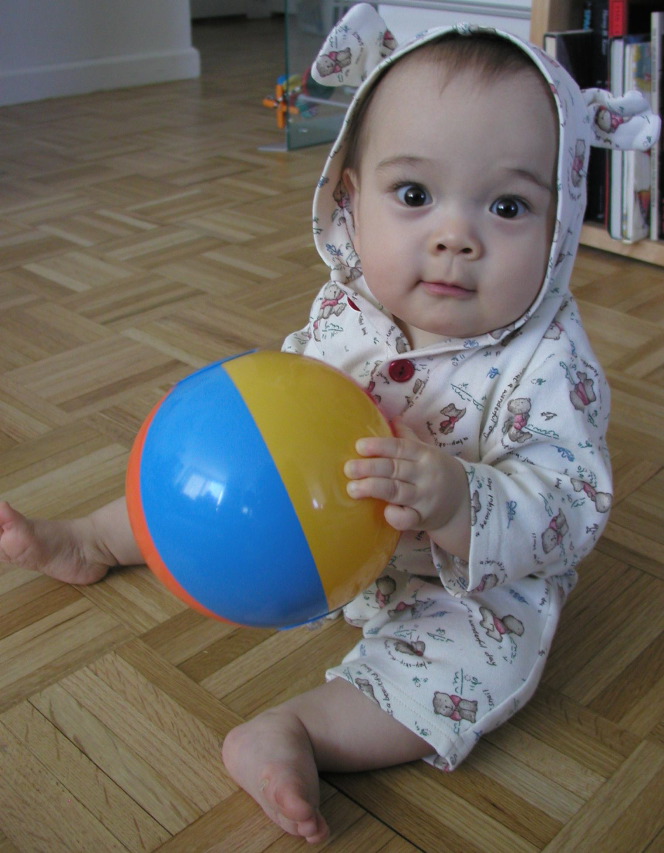 20040415-0962 Kyle and beach ball